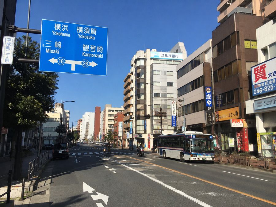 国道16号と県道26号が分かれる交差点
